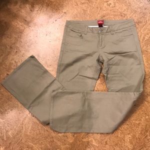 WORN ONCE! Women’s Dickies Size 13